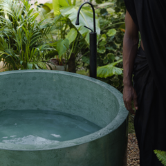 Aura Outdoor Bathtub